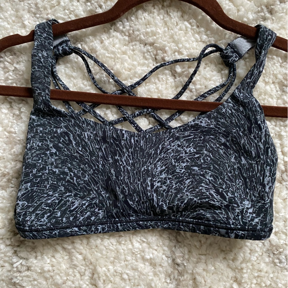 Lululemon Free to be bra size 6